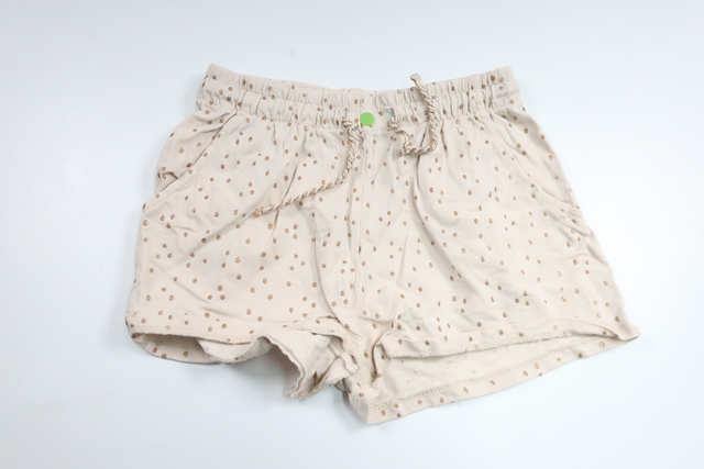 Prickiga shorts från H&M - Storlek 122 - Benvit