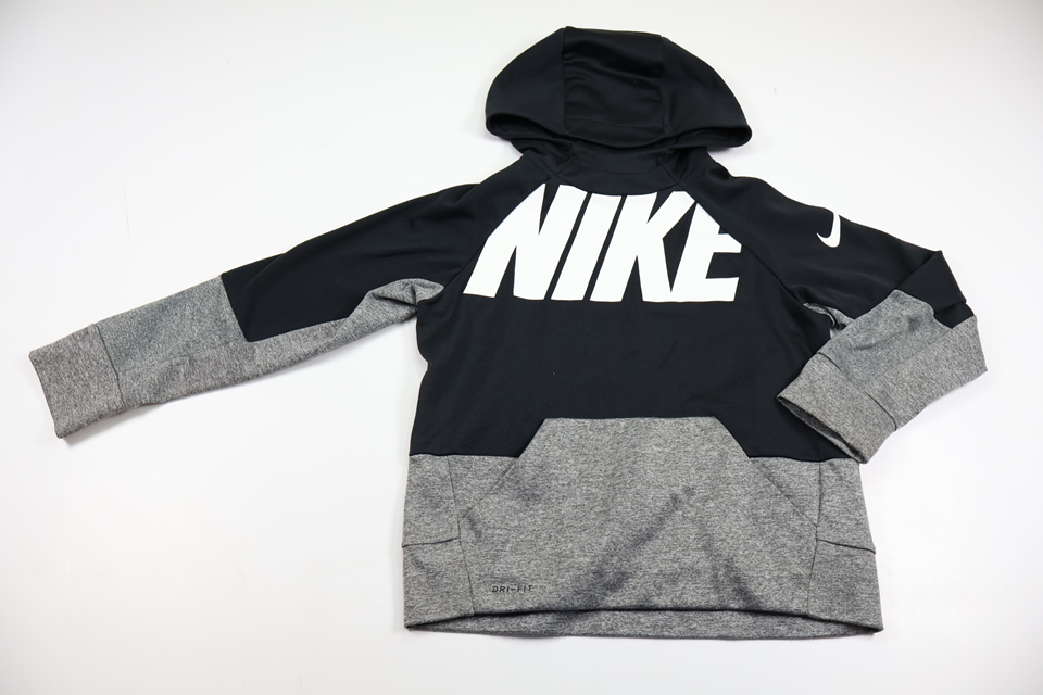 Huvtröja från Nike - Storlek 128/134 - Svart