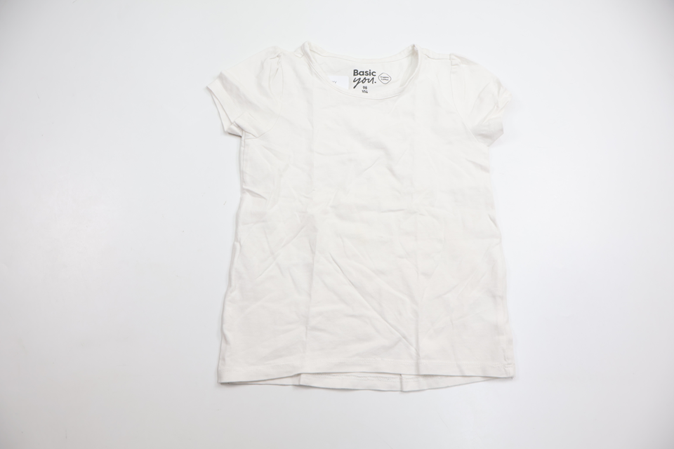 T-shirt från Basic U - Storlek 98/104 - Vit