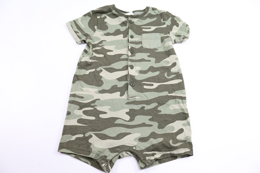 Militärmönstrad jumpsuit från Kappahl - Storlek 80 - Grön