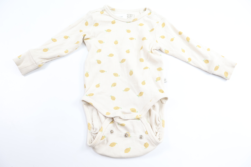 Ribbad body med citroner från BEBE - Storlek 60 - Benvit