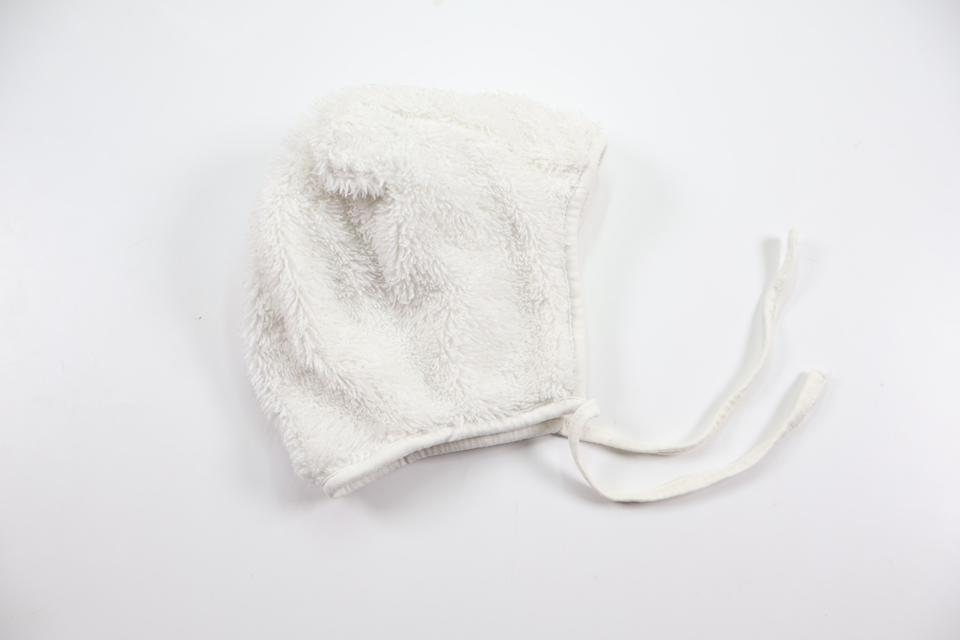 Mössa i fleece från Lindex - Storlek 42/44 - Vit