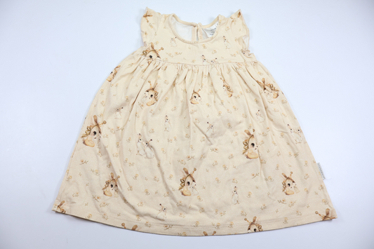 Klänning med Mrs Mighetto från Geggamoja - Storlek 98/104 - Beige
