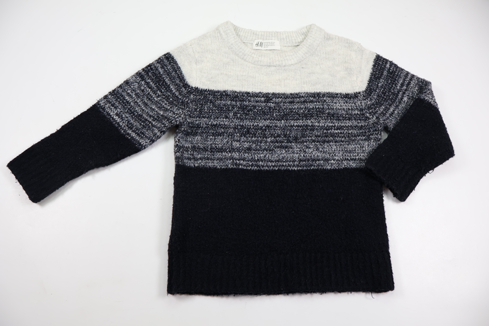 Stickad tröja från H&M - Storlek 98/104 - Grå