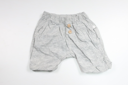 Shorts från BEBE - Storlek 60 - Grå