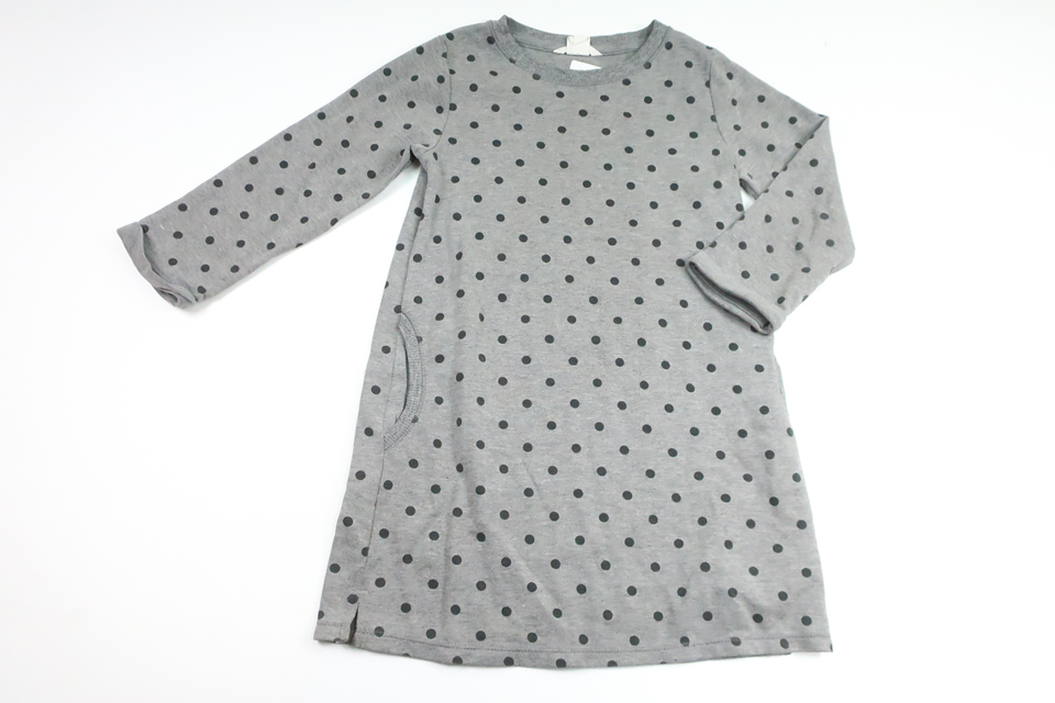 Prickig sweatshirt klänning från H&M - Storlek 122/128 - Grå