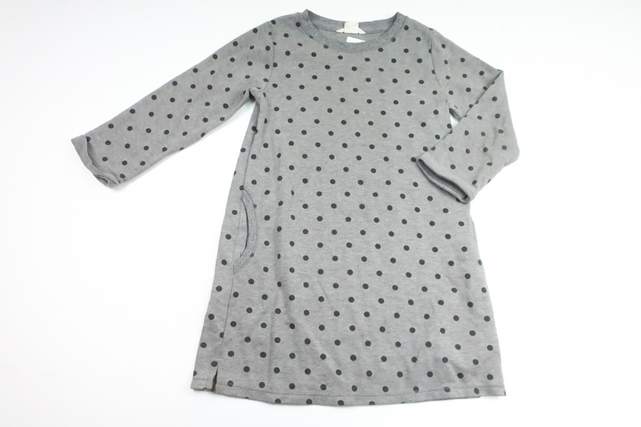 Prickig sweatshirt klänning från H&M - Storlek 122/128 - Grå