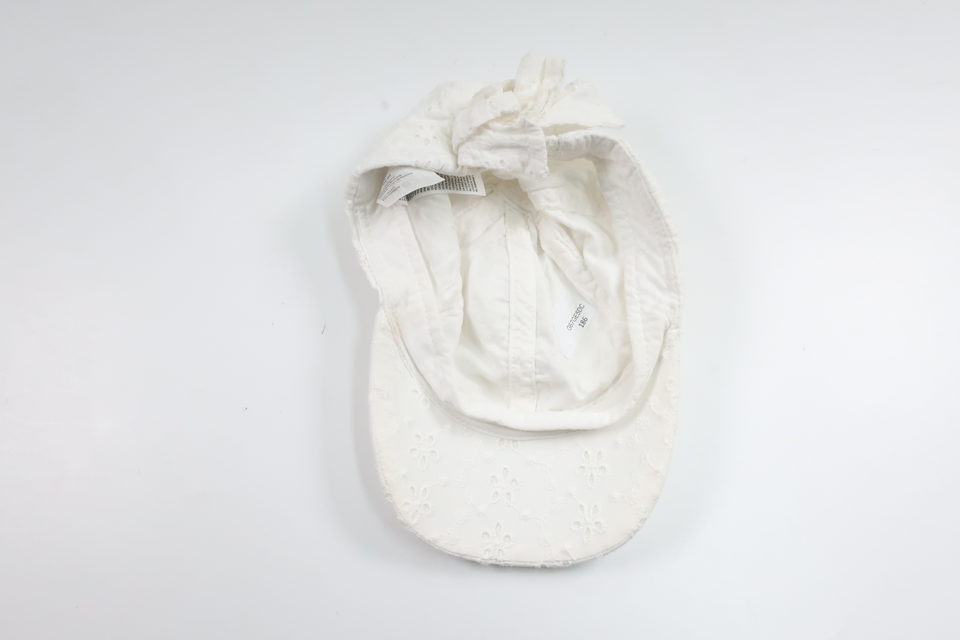 Keps med broderi från H&M - Storlek 92/116 - Vit