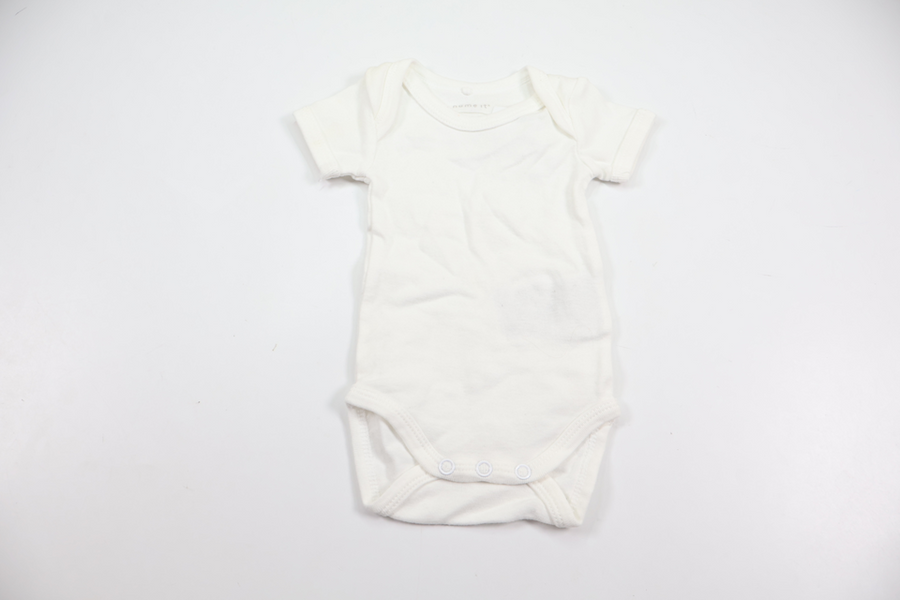Body från Name It - Storlek 50 - Vit