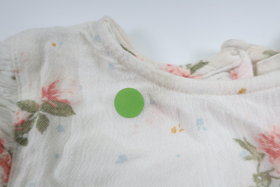 Blommig blus från Kappahl - Storlek 104 - Vit