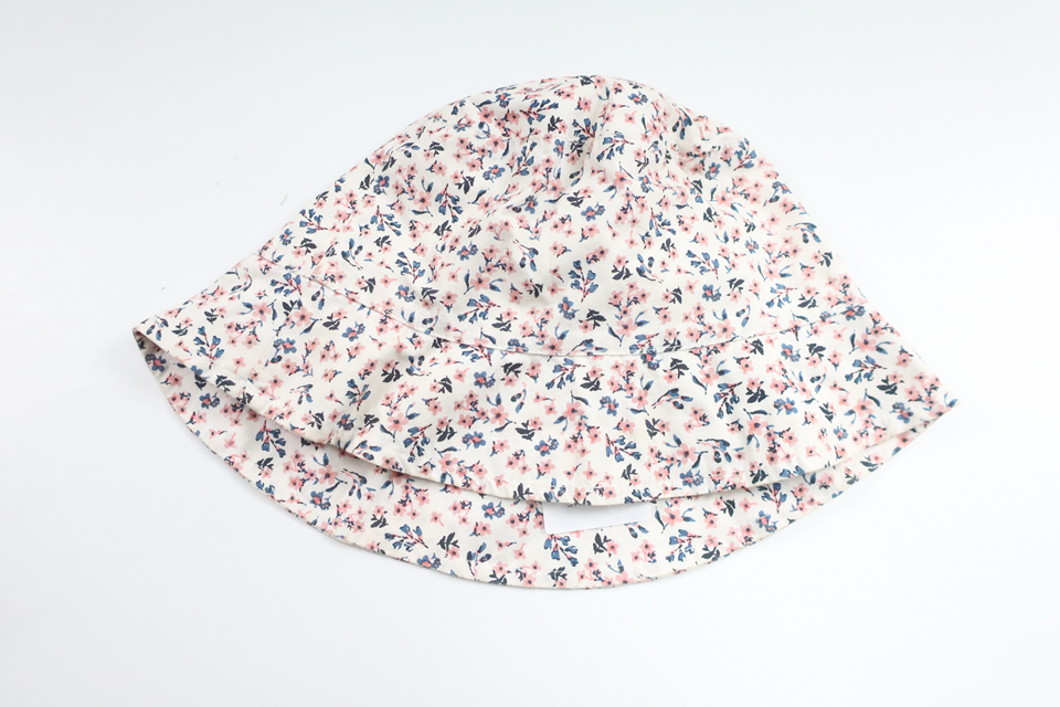 Blommig solhatt från Lindex - Storlek 50/52 - Vit