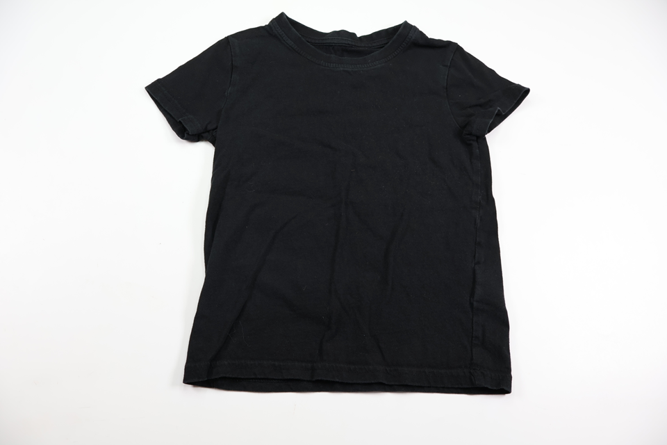 T-shirt från Basic U - Storlek 98/104 - Svart