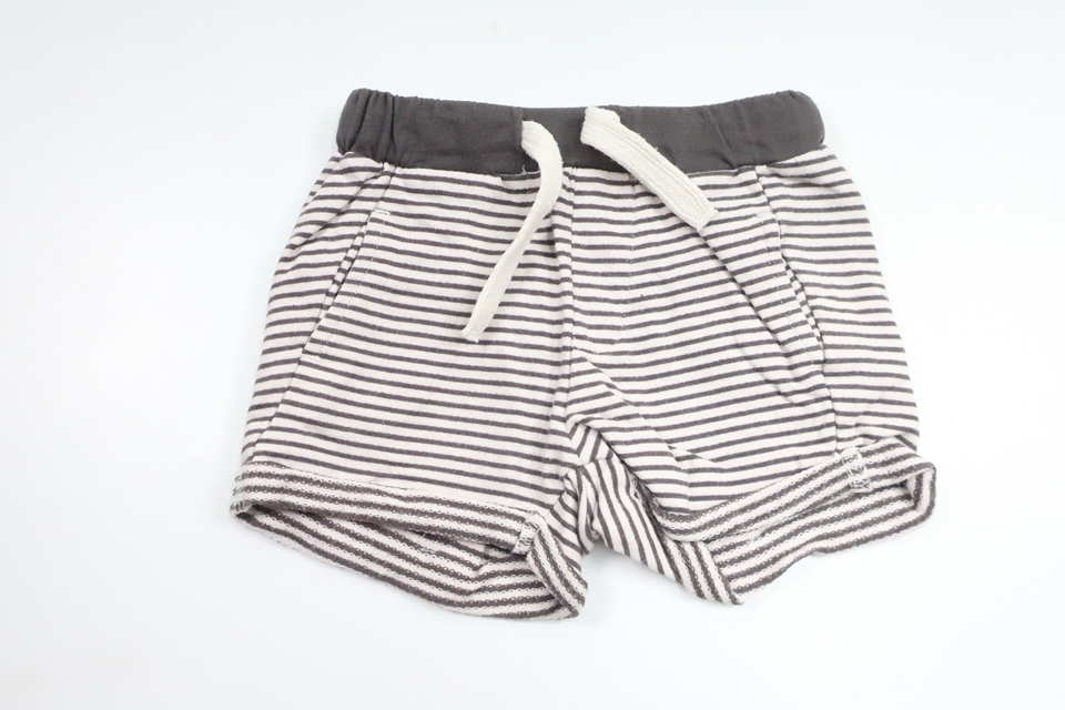 Randiga shorts från Newbie - Storlek 68 - Grå