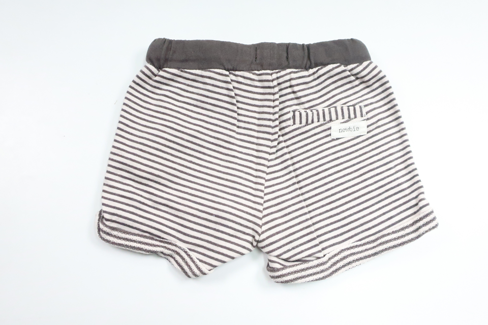 Randiga shorts från Newbie - Storlek 68 - Grå