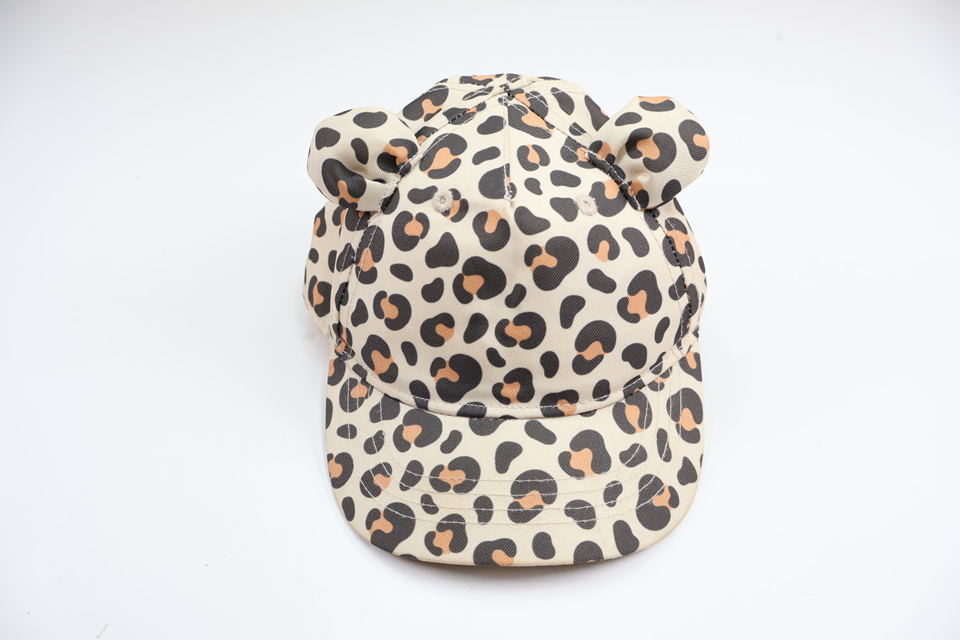 Leopardmönstrad keps från Kappahl - Storlek 44/46 - Beige