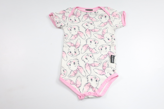 Body med kaniner från Six Bunnies - Storlek 62/68 - Vit