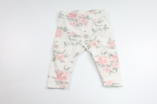 Blommiga byxor med volang från Newbie - Storlek 62 - Vit