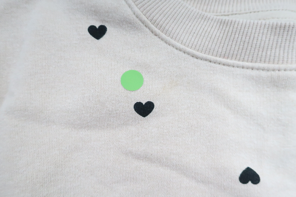 Sweatshirt med hjärtan från H&M - Storlek 98/104 - Beige