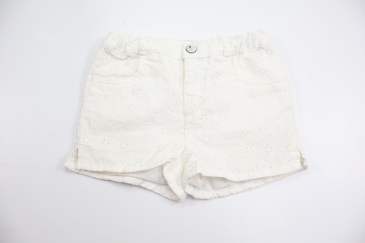 Broderade shorts från Cubus - Storlek 98 - Vit