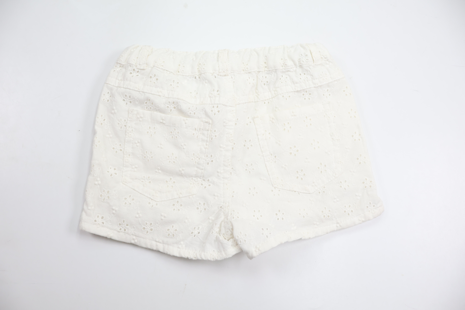 Broderade shorts från Cubus - Storlek 98 - Vit