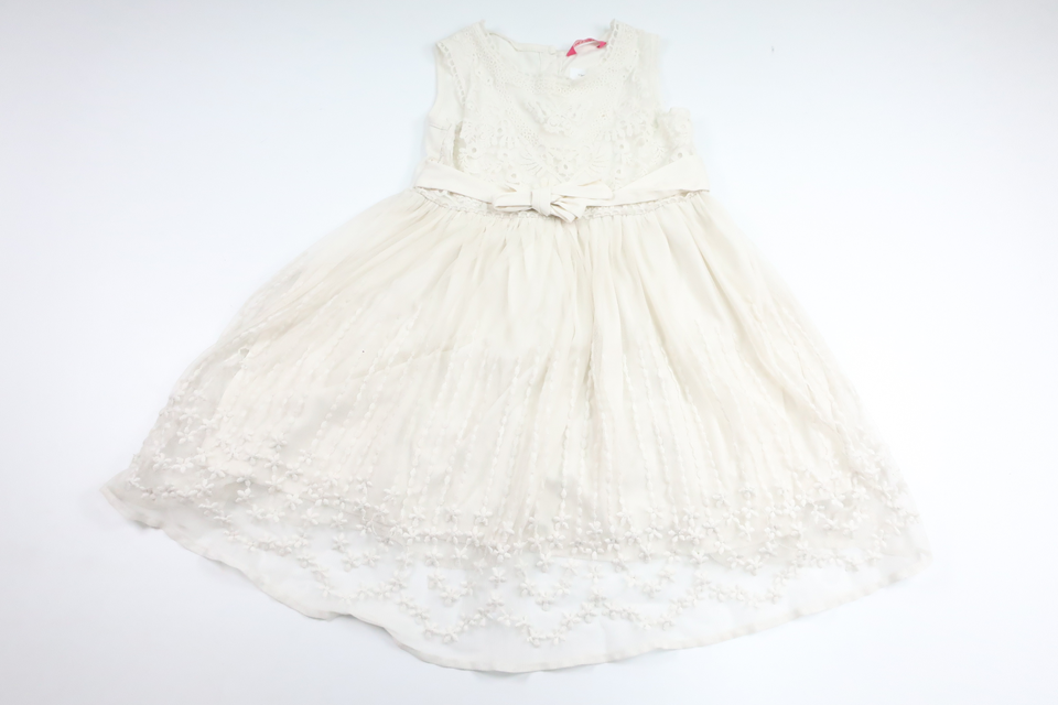 Tyllklänning från Young Dimension - Storlek 110 - Vit