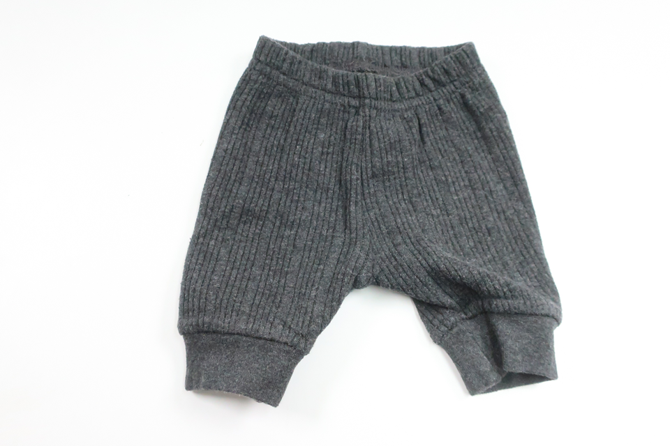 Ribbade byxor från Babyhug - Storlek 44 - Grå