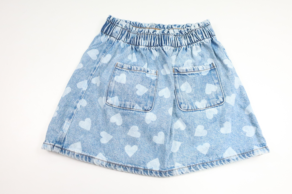 Kjol i jeans med hjärtan från H&M - Storlek 128 - Denim