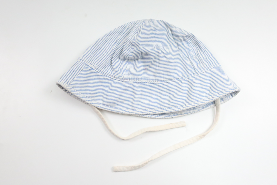 Solhatt från Åhléns - Storlek 48/50 - Blå