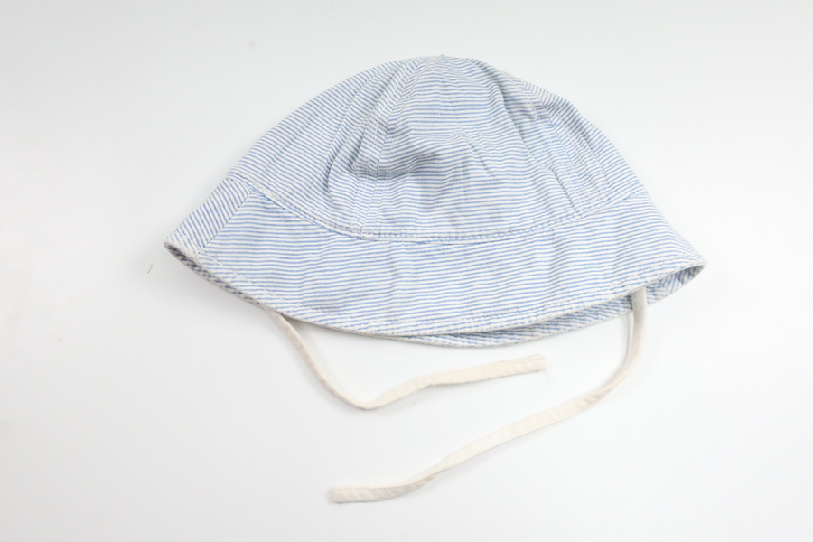 Solhatt från Åhléns - Storlek 48/50 - Blå