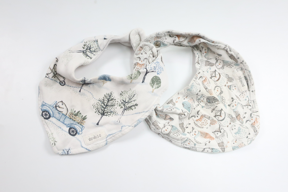 Två pack haklappar från Newbie - Storlek One size - Vit