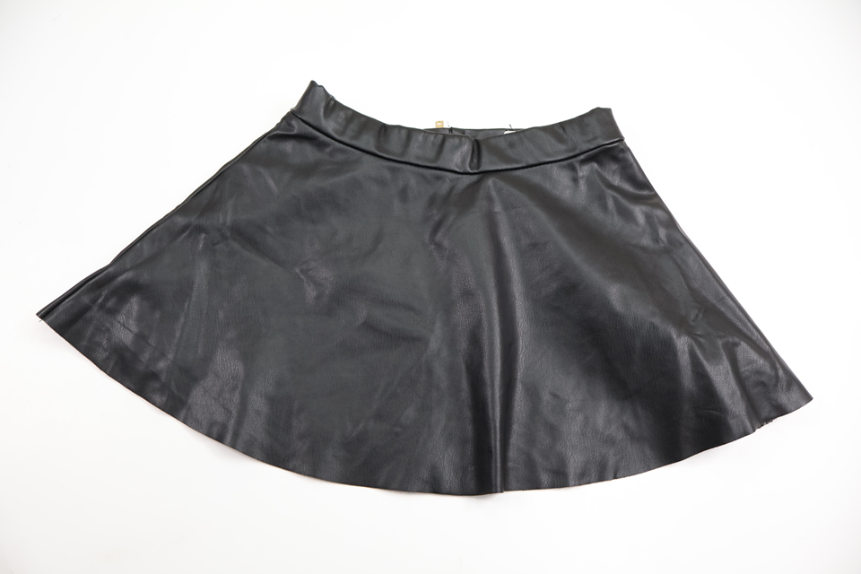 Kjol i skinnimitation från H&M - Storlek 104 - Svart
