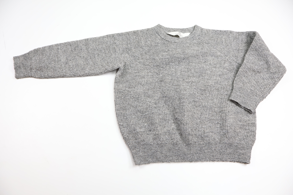 Stickad tröja från H&M - Storlek 110/116 - Grå