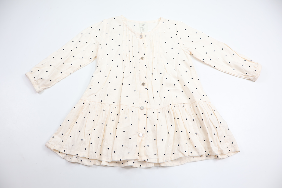 Prickig klänning från H&M - Storlek 86 - Vit