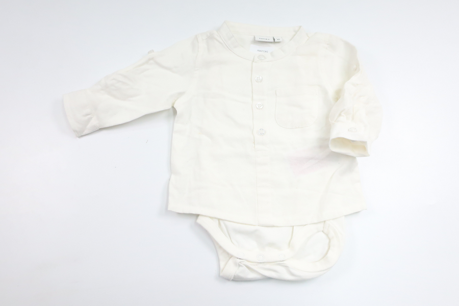 Skjorta med inbyggd body från Name It - Storlek 62 - Vit