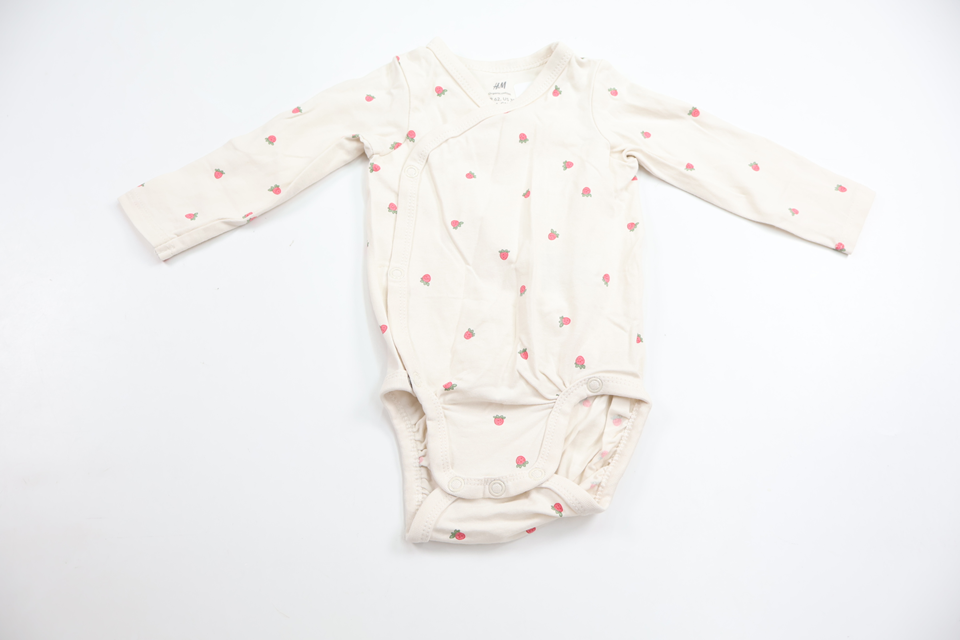 Omlottbody med jordgubbar från H&M - Storlek 62 - Benvit