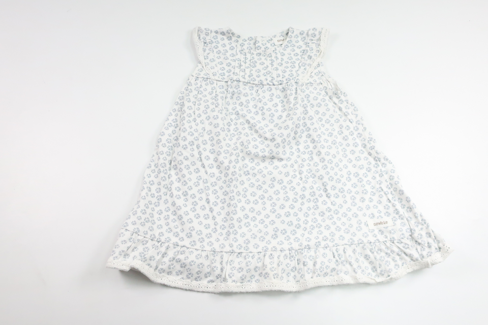 Blommig klänning från Newbie - Storlek 86 - Vit