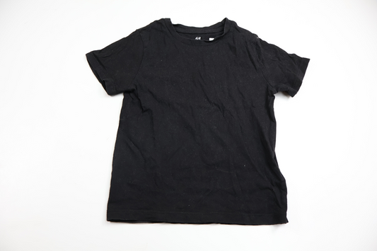 T-shirt från H&M - Storlek 110/116 - Svart