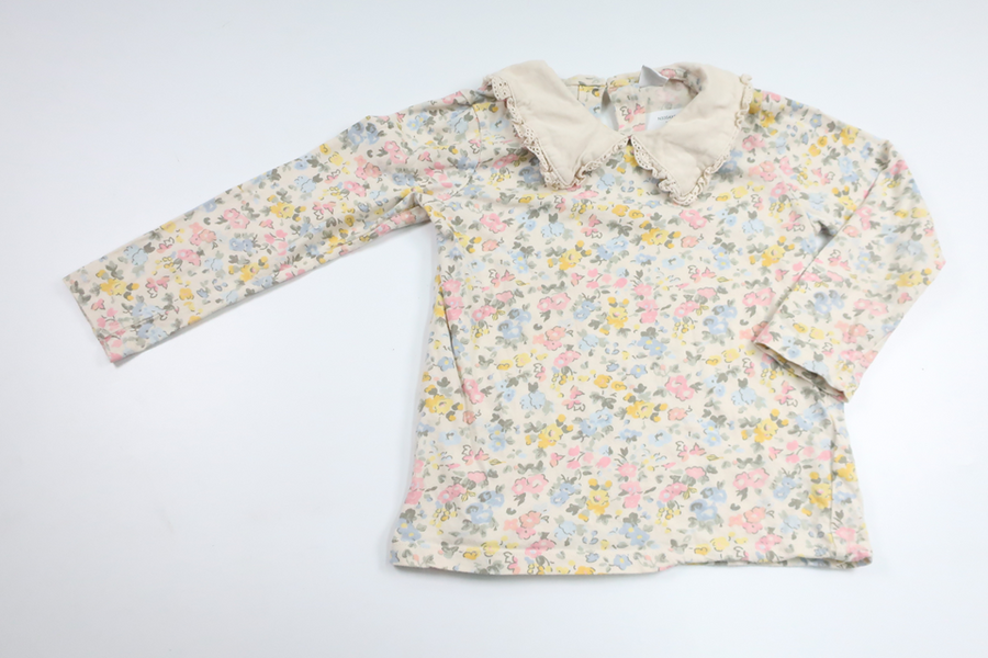 Blommig tröja från Lindex - Storlek 122 - Benvit