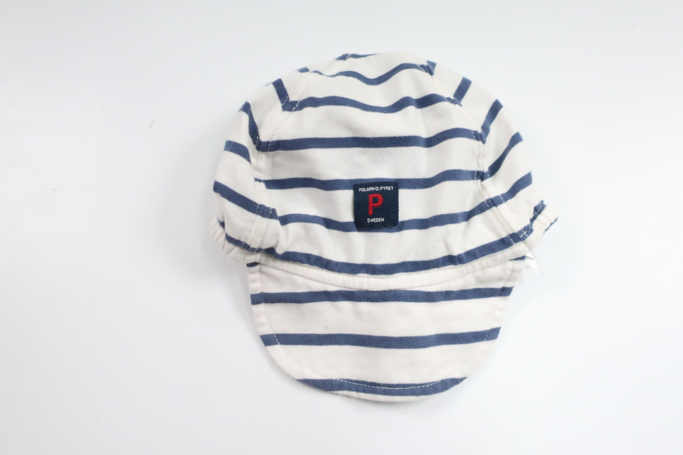 Mjuk keps från Polarn o. Pyret - Storlek 44/46 - Vit