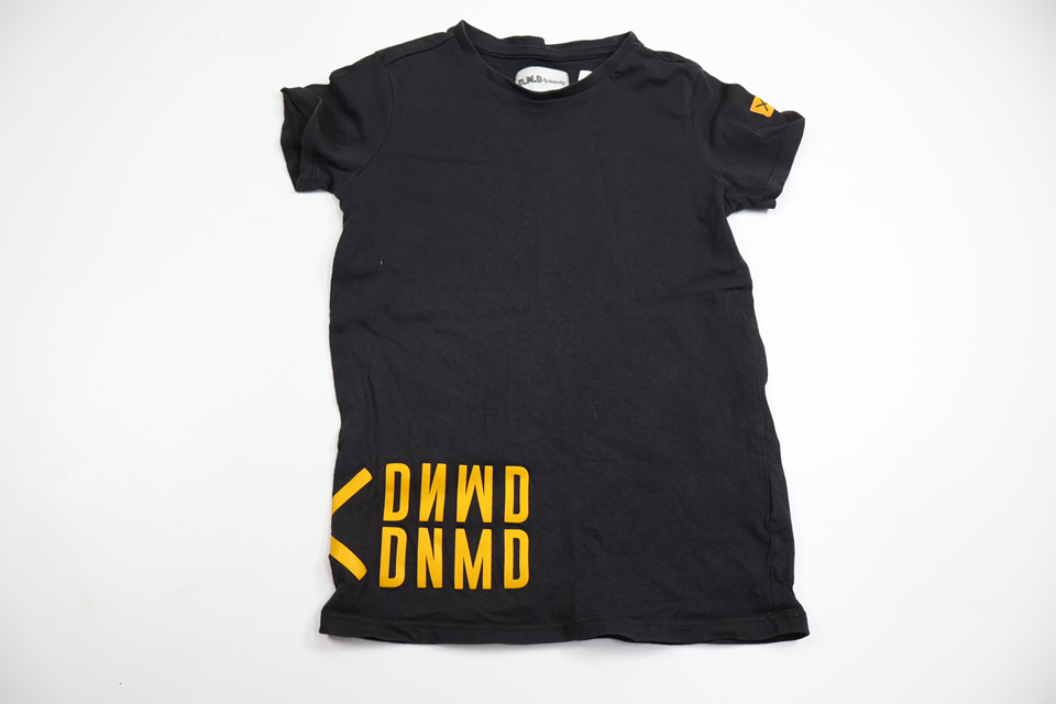 T-shirt från Denim Day - Storlek 110/116 - Svart