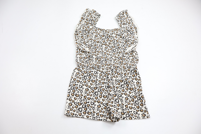 Leopardmönstrad jumpsuit från Amy & Lucy - Storlek 110/116 - Benvit