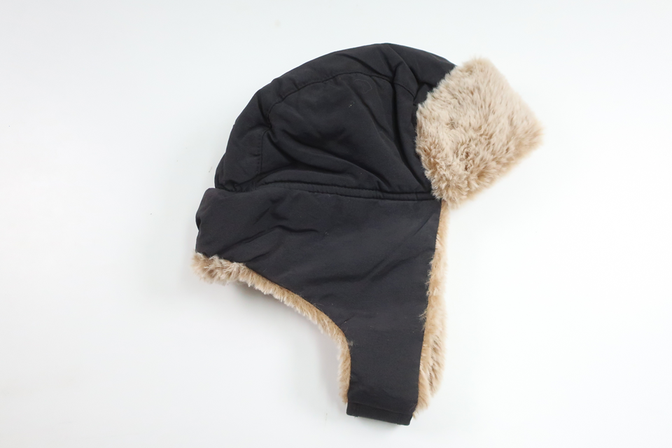 Fleecefodrad hjälmmössa/vintermössa från Kappahl - Storlek 48/50 - Svart