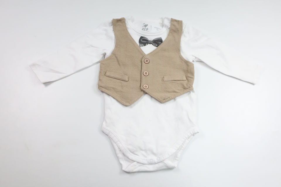 Body med väst och fluga från ICA I Love Eco - Storlek 80 - Beige