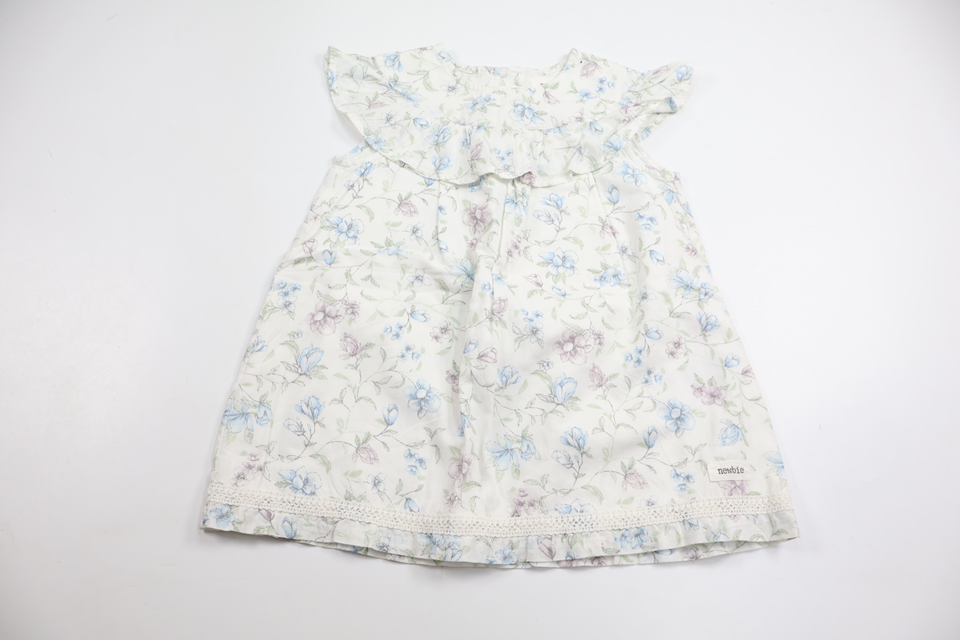 Blommig klänning från Newbie - Storlek 80 - Vit
