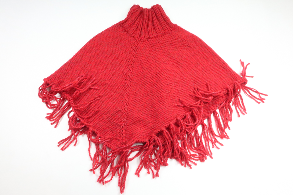 Stickad poncho från Hemstickat - Storlek 116/122 - Röd